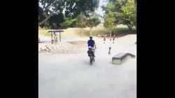 Padre del año Disloquemos un par de vértebras a la niña